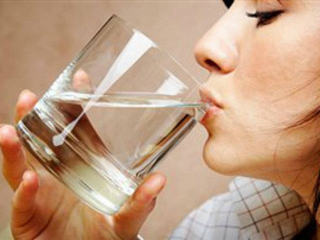 Πόσο νερό πρέπει να πίνουμε;