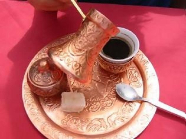 Και ο πρώην καφετζής της Βουλής με χειροπέδες για χρέη στο δημόσιο