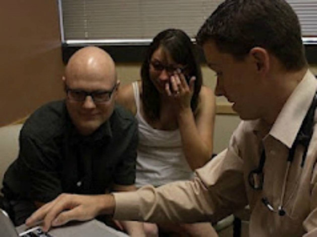 Συγκλονιστικό βίντεο: Η στιγμή που μαθαίνει ότι νίκησε τον καρκίνο!