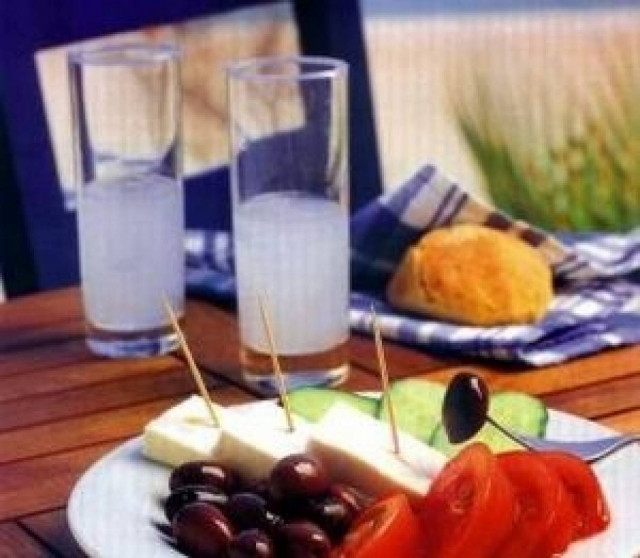 Ανάρπαστο το ούζο, η φέτα και οι ελιές στην Γερμανία