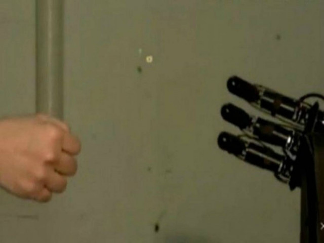 Το ρομπότ που κερδίζει πάντα στο πέτρα-ψαλίδι-χαρτί (vid)