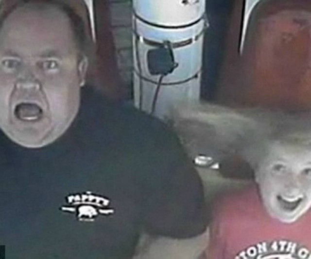 Ξεκαρδιστικό: Τρομοκρατημένος μπαμπάς σε λούνα παρκ! (vid)