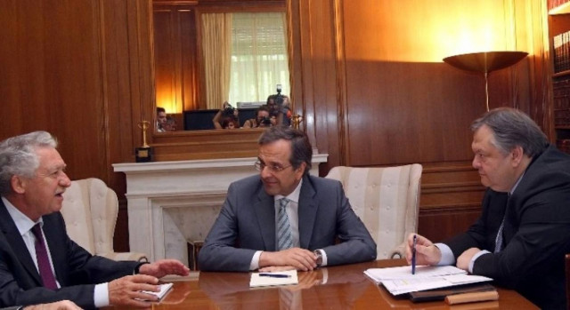 Δημοσκόπηση: Θετικές οι γνώμες για Σαμαρά και ΔΗΜΑΡ