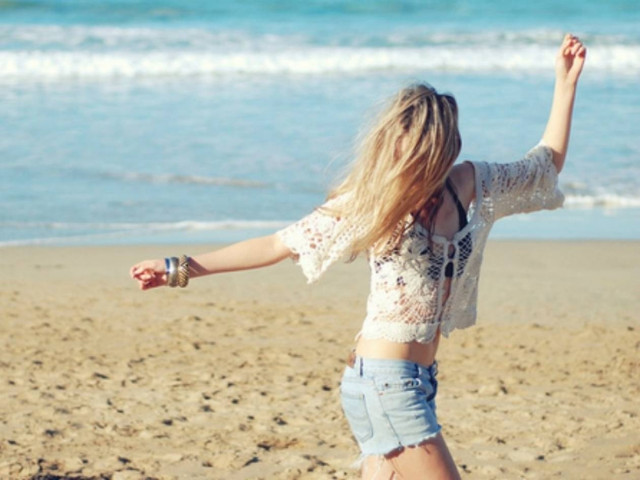 Ανέκδοτο: Τι είπε μια ξανθιά σε έναν άντρα που της ζήτησε να χορέψουν