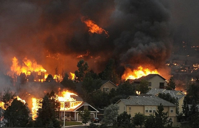 Στάχτη 350 σπίτια στο Κολοράντο