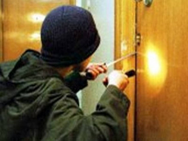 Εισέβαλαν σε σπίτι ειδικού φρουρού