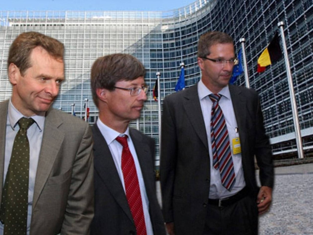 «Μπρα ντε φερ» Κυβέρνησης–Τρόικα με «έπαθλο» τη Συμφωνία των Βρυξελλών