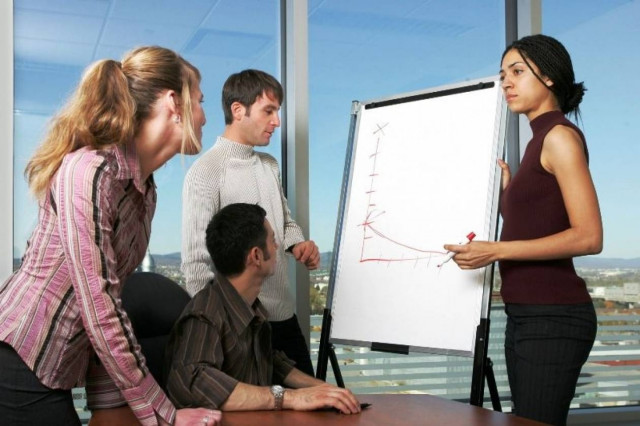 Επίδομα 360 ευρώ τον μήνα για άνεργους ελεύθερους επαγγελματίες