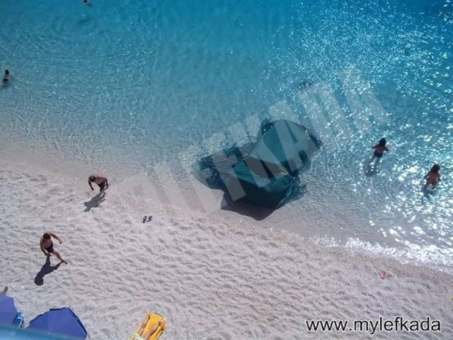 Αυτοκίνητο έπεσε στη θάλασσα στο Πόρτο Κατσίκι! (ΦΩΤΟ)