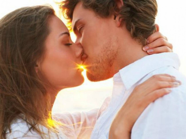 Μάθε πως να δώσεις το τέλειο γαλλικό φιλί!