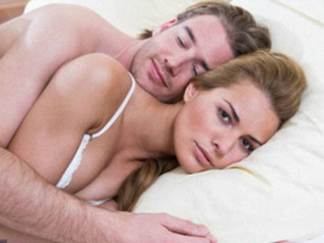 Γιατί οι άντρες κοιμούνται μετά το sex;