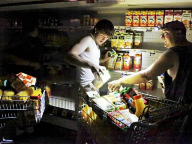 ΗΠΑ: «Στο σκοτάδι» παραμένουν εκατομμύρια σπίτια