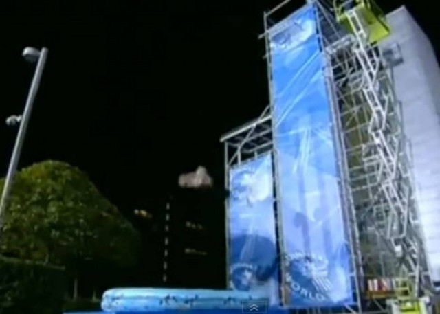 Έπεσε από 30 μέτρα σε 11 εκατοστά νερό