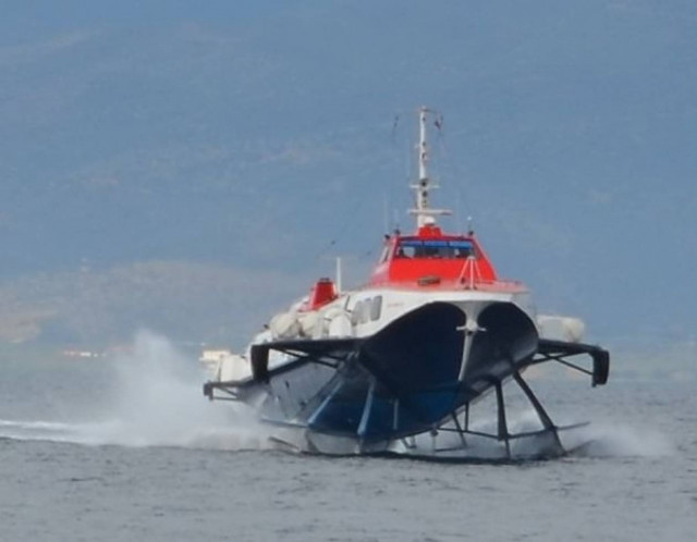 Βλάβη στη μηχανή για «ιπτάμενο δελφίνι»