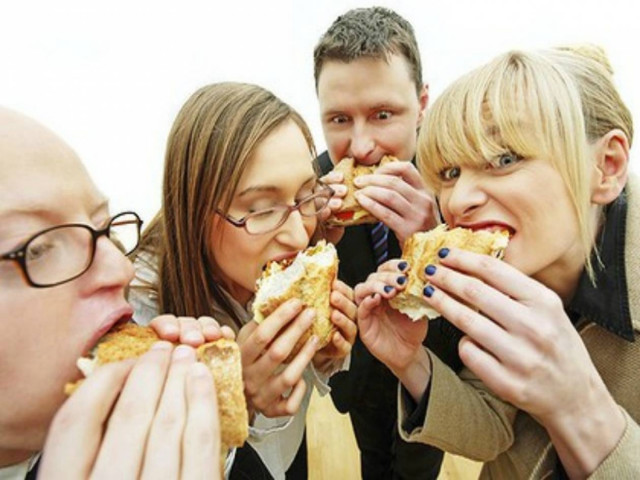 Έρευνα: Όσοι τρώνε λιγότερο, ζουν περισσότερο