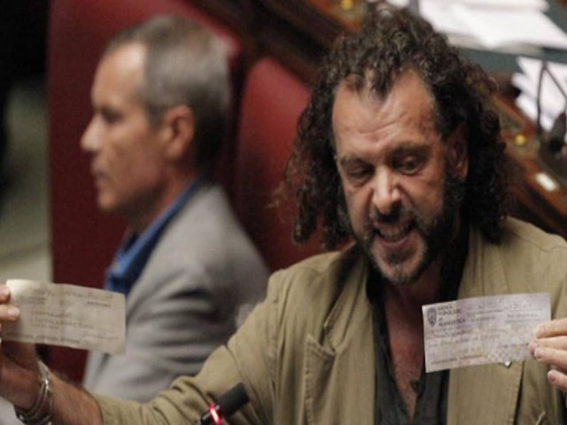 Βουλευτής: Έχετε σπάσει τα α....ια της νεολαίας με αυτά που κάνετε!