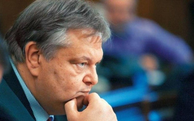 Στο χείλος του γκρεμού Βενιζέλος και ΠΑΣΟΚ