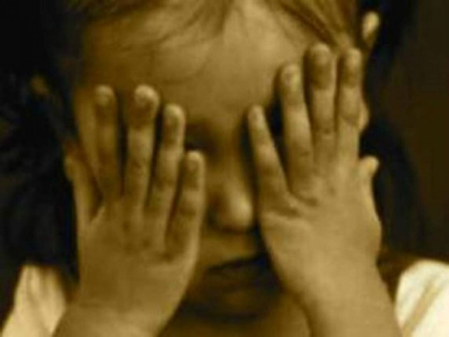 Σκότωσε την 8χρονη κόρη του αφού πρώτα τη βασάνισε με καυτό σίδερο