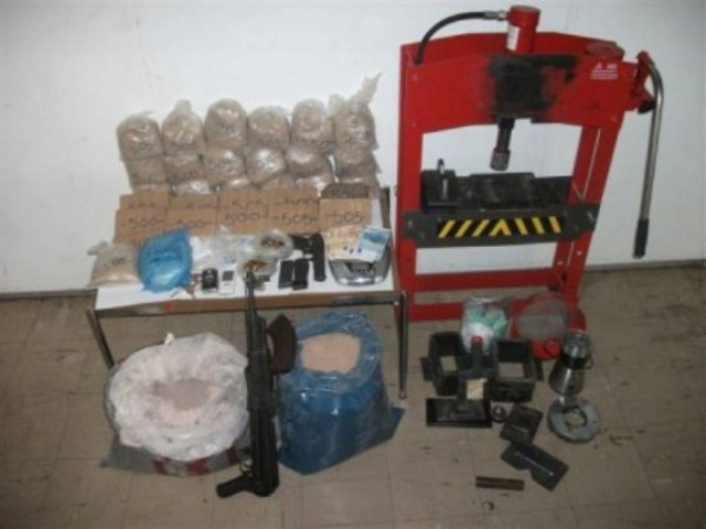 Ολόκληρο εργαστήριο ηρωίνης εντοπίστηκε στην Καλλιθέα