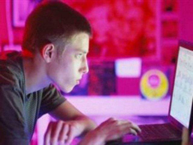 Έρευνα: Πιο βίαιοι οι έφηβοι που βλέπουν πορνό