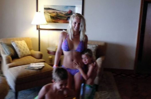 Η Britney ποζάρει με μπικίνι για 18 εκατ. followers