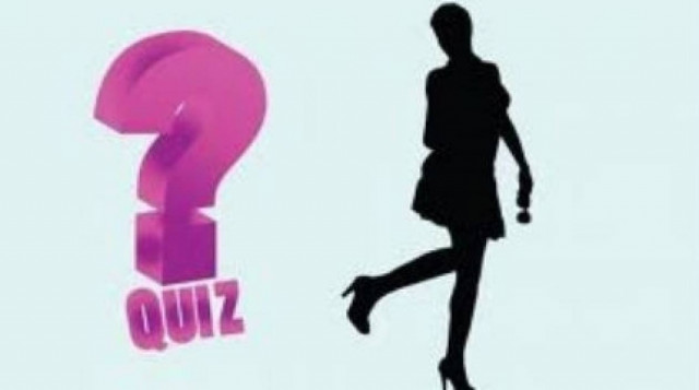 Γνωστή παρουσιάστρια μοίραζε αυτόγραφα με μαντινάδες