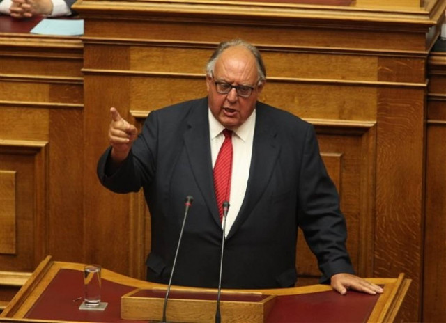 Θεόδωρος Πάγκαλος: Έκανε τις πρώτες του βουτιές