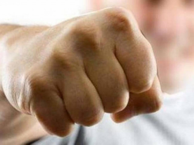 Λευκάδα: Ξυλοκόπησαν πατέρα και γιό