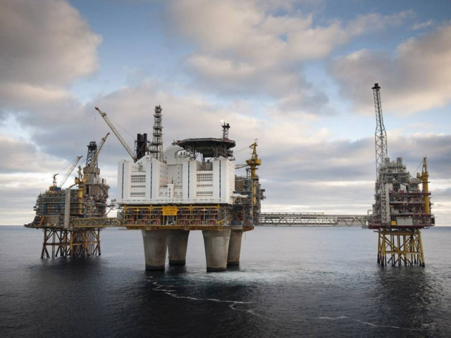 Πέφτει η τιμή της βενζίνης