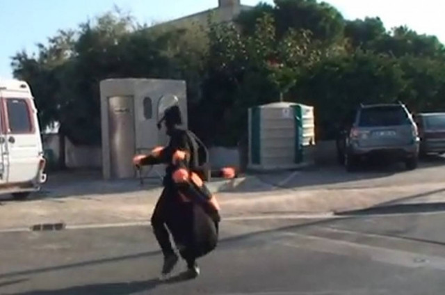 Πώς να σπείρεις τον πανικό στους δρόμους…