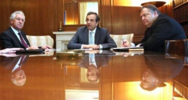 Σε εξέλιξη η σύσκεψη των τριών με τον υπουργό Οικονομικών