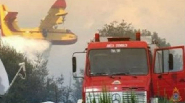 Σε ύφεση η φωτιά στην Κορινθία