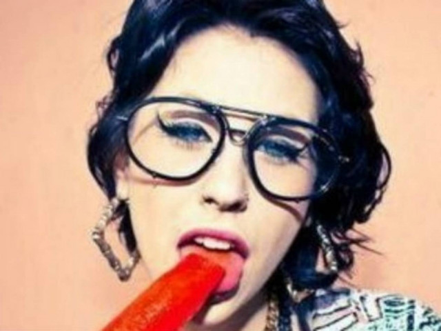 VIDEO: Η 22χρονη ράπερ που τρελαίνει το YouTube!