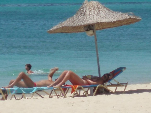 Η κρίση φέρνει μειώσεις στον τουρισμό