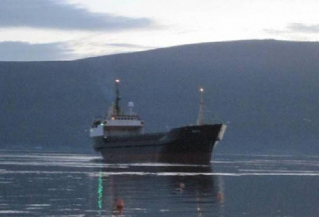 Προσάραξη φορτηγού πλοίου με 10 άτομα στους Λειψούς