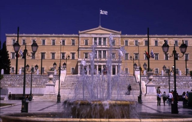 4 εκατομμύρια ευρώ μας στοιχίζει το κανάλι της Βουλής