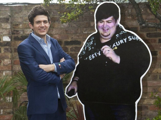 Κι όμως... Έχασε λόγω του Facebook 100 κιλά! (pics)