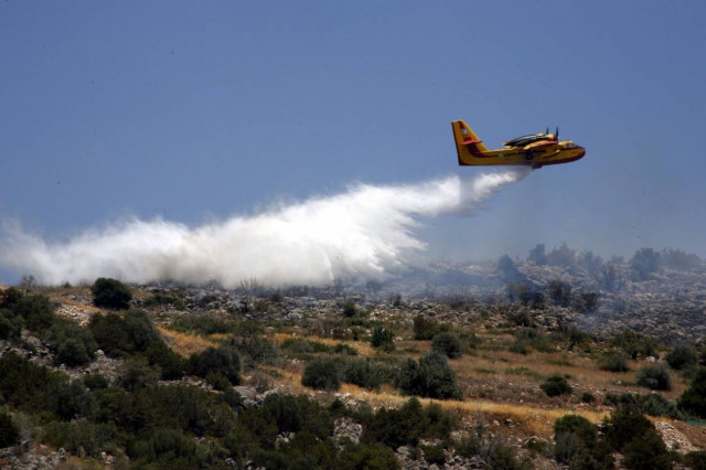 Υπό μερικό έλεγχο η φωτιά στη Κέρκυρα