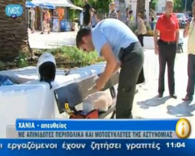 Βίντεο: Φιλί της ζωής από αστυνομικούς στα Χανιά!