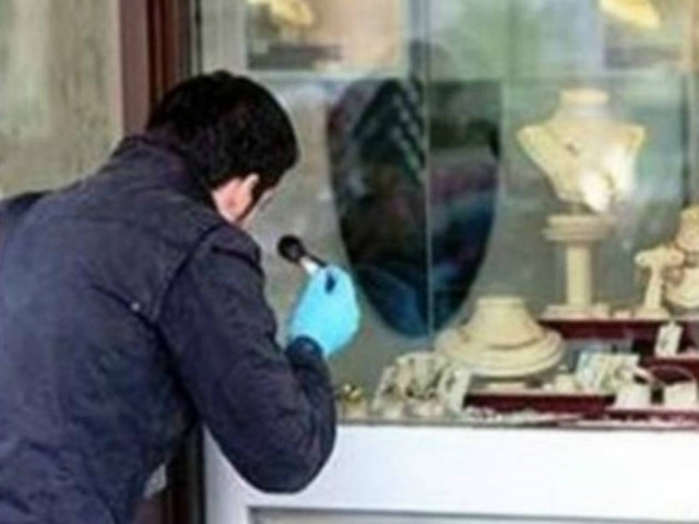 Βίντεο: Διάρρηξη σε κοσμηματοπωλείο στους Αμπελόκηπους