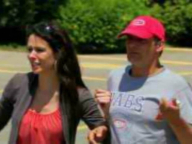 Φάρσα: Τι γίνεται αν μια γυναίκα σου ζητήσει να σπρώξεις το αμάξι;