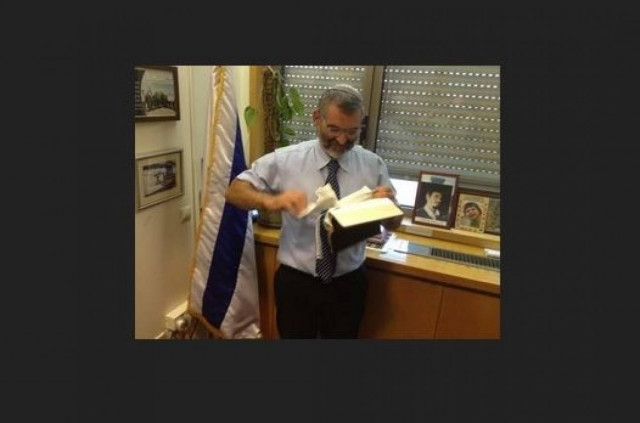 Ισραηλινός ακροδεξιός βουλευτής έσκισε τη Καινή Διαθήκη