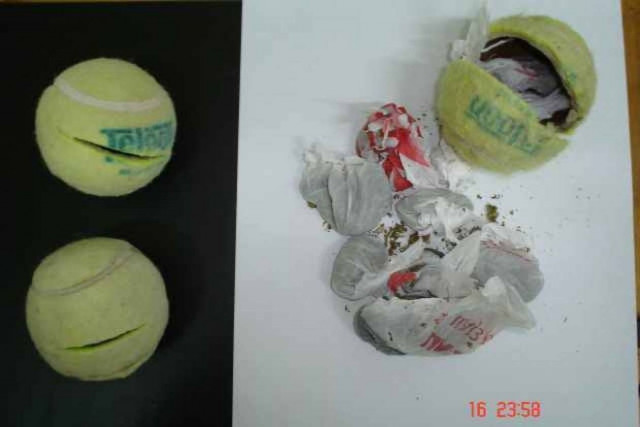 Είχε κρυμμένη την κάνναβη σε μπαλάκια του τένις!