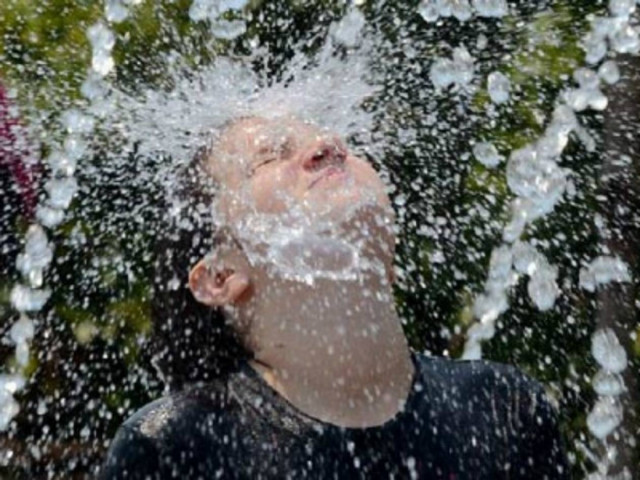 Ο καύσωνας πάει... διακοπές