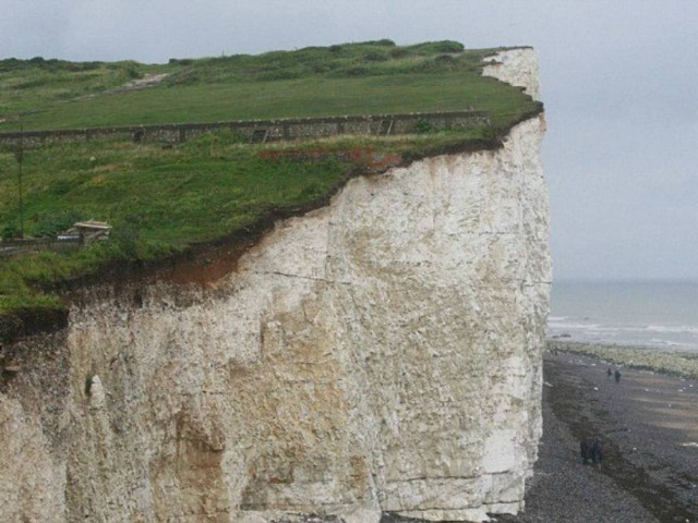 ΣΟΚ: Είδε τη γυναίκα του να πέφτει από γκρεμό 92 μέτρων