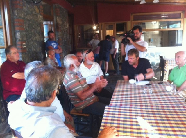 Ο Απόστολος Γκλέτσος στο πλευρό των ελαιοπαραγωγών