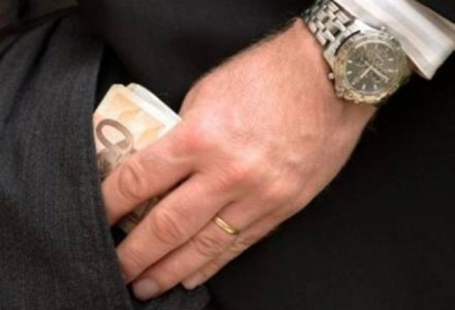 Το "παίζουν" δικηγόροι και εξαπατούν ηλικιωμένους