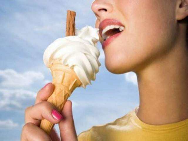 Ατάκες που αφήνουν τις γυναίκες… παγωτό!