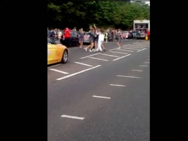 Βίντεο: Άραβας προσπάθησε να αρπάξει την Ολυμπιακή Φλόγα