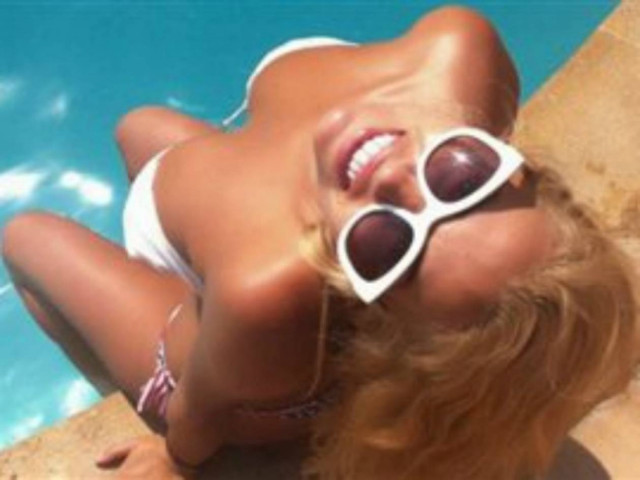 Η Ελληνίδα Πάμελα Άντερσον! (pics)